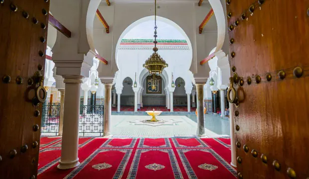 One of the best things to do in Fez morocco is the Mausoleum of Mulay Idris