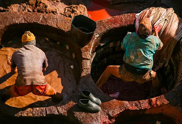 What to see in Fes in one day in the medina. Tanners dyeing is something all travelers should observe